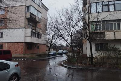 Apartament cu 3 camere decomandat în Mircea-Vodă - 2