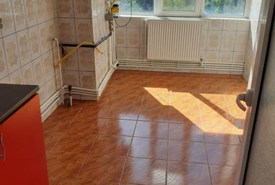 Apartament cu 2 camere semidecomandat în Micro 16