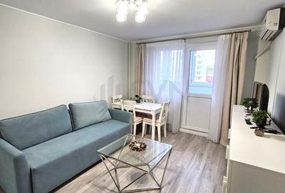 Apartament cu 3 camere semidecomandat în Calea Victoriei