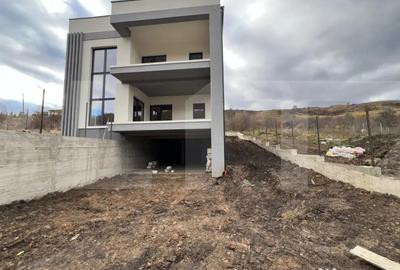 Casă cu 5 camere cu Teren 500 Mp în Făget
