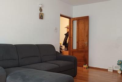Apartament cu 3 camere decomandat în Casa de Cultură