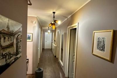 Penthouse cu 4 camere decomandat, mobilat în Orașul Vechi