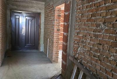 Casă cu 4 camere cu Teren 750 Mp în Nanov - 2