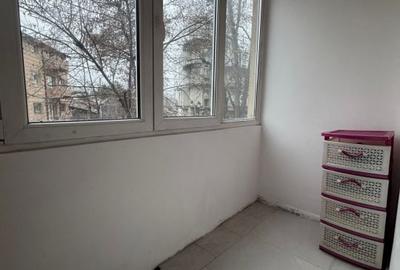 Apartament cu 3 camere semidecomandat, mobilat în Rahova - 9