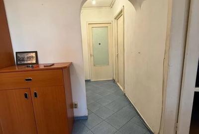 Apartament cu 3 camere decomandat în Valea Ialomiței