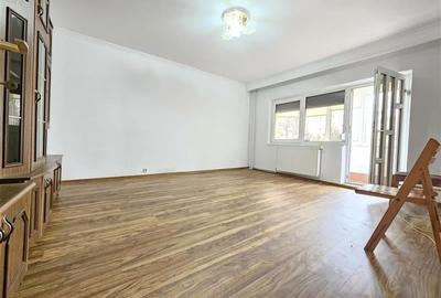 Apartament cu 4 camere decomandat în Banca Națională