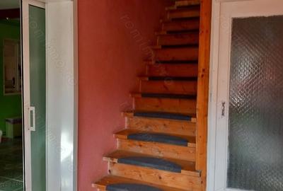 Casă cu 6 camere cu Teren 530 Mp în Măneciu - 1