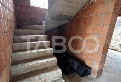 Casa individuala 5 camere curte 500 mp 127 mpu de vanzare Se - 21