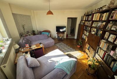 Apartament cu 3 camere decomandat, mobilat în Central