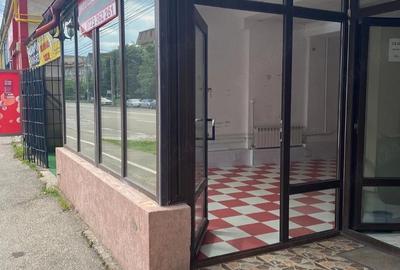 Spațiu comercial, de 50 mp, în Central - 4