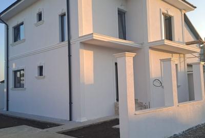 Casă cu 5 camere cu Teren 200 Mp în Lumina
