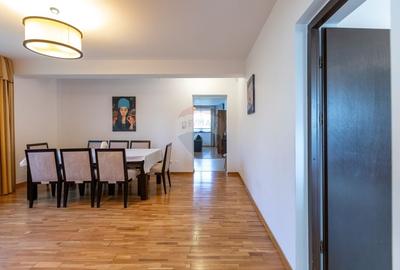 Casă cu 7 camere cu Teren 1617 Mp în Central - 22