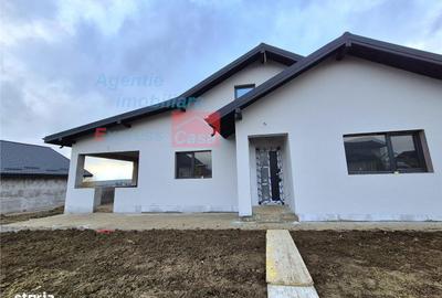 Casă cu 5 camere cu Canalizare în Dumești - 1