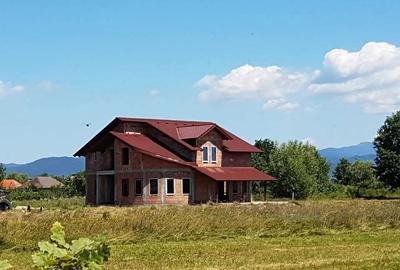 Casă cu 3 camere în Colțirea - 1