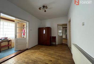 Casa individuala cu 3 camere si teren de 952 mp, zona Crisan - 14