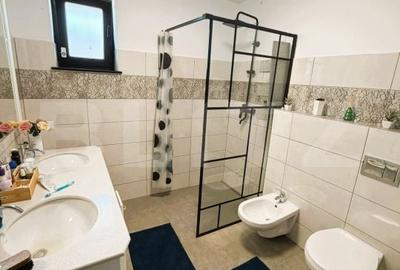 Casă cu 5 camere cu Teren 1453 Mp în Central - 19