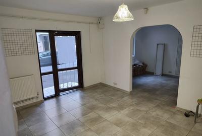 Spațiu comercial, de 42 mp, în Central - 3