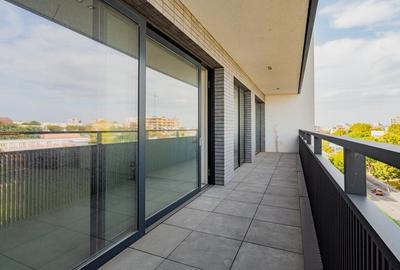 Apartament cu 3 camere decomandat în Faleza Nord