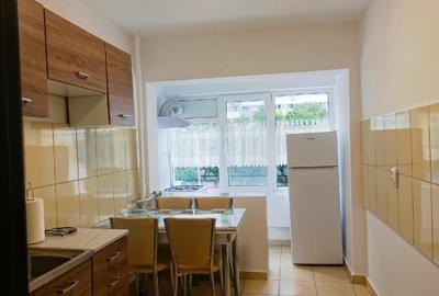 Apartament cu 3 camere semidecomandat, mobilat în Lujerului