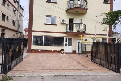 Spațiu comercial, de 880 mp, în Central