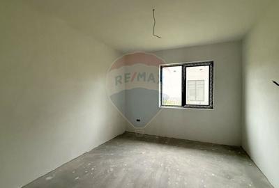 Casă individuală cu 6 camere cu Teren 892 Mp în Est - 10