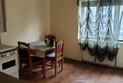 Casă cu 8 camere cu Teren 500 Mp în Iosia - 1