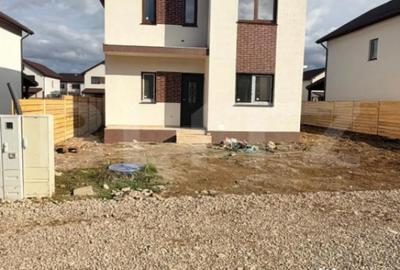 Casă cu 4 camere cu Teren 475 Mp în Central - 2