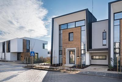 Casă cu 5 camere cu Canalizare în Tunari - 2