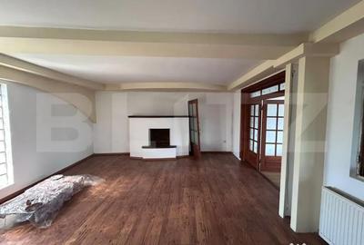 Casă cu 6 camere cu Teren 130 Mp în Central
