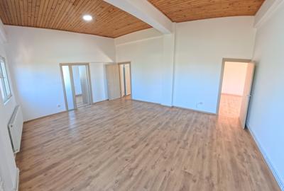 Vilă spațioasă cu 12 camere, teren generos și multiple facilități Vilă spațioasă cu 12 camere, teren generos și multiple facilități - 1