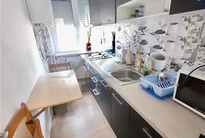 Apartament cu 3 camere, 60 mp  + centrala - Zona Dacia - 9