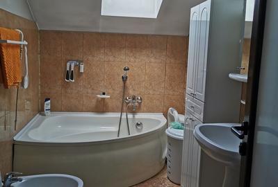 Casă cu 5 camere cu Teren 231 Mp în Central - 10