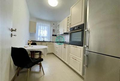 Apartament cu 2 camere de inchiriat, decomandat, la Maurer Residence