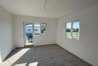 Casă cu 3 camere cu Teren 377 Mp în Central - 10