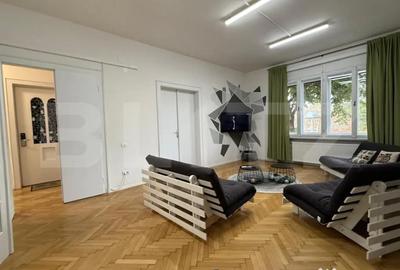 Apartament cu 4 camere decomandat, mobilat în Central