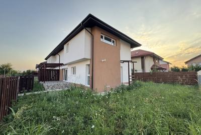Duplex cu 4 camere în Săbăreni