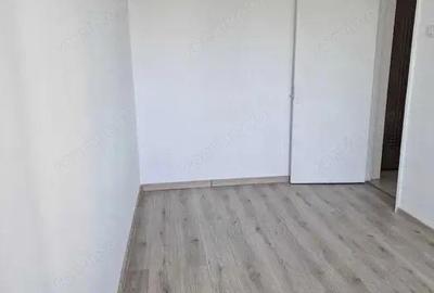 Apartament cu 3 camere semidecomandat în Tomis III