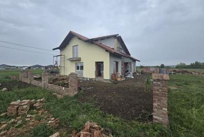 Duplex cu 4 camere cu Canalizare în Moșnița Nouă - 2
