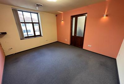 Birou, de 201 mp, în Central - 9