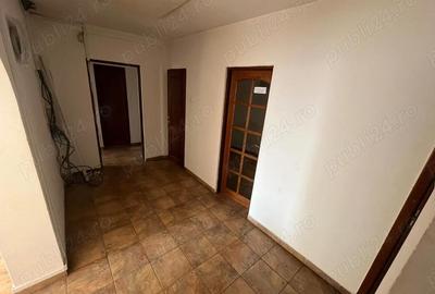 Apartament cu 4 camere decomandat în Central - 2