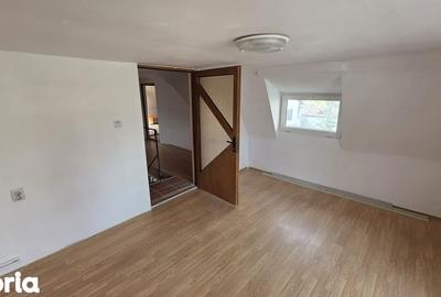 Casă cu 5 camere cu Teren 920 Mp în Central - 2