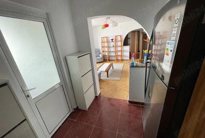 Apartament cu 3 camere semidecomandat, mobilat în Pajura - 2
