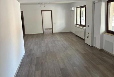 Spațiu comercial, de 70 mp, în Decebal - 9