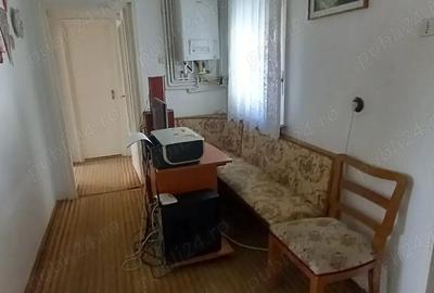 Apartament cu 3 camere în Micro 15 - 1