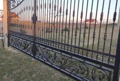 Casă cu 7 camere cu Teren 2500 Mp în Marginea - 1