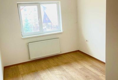 Apartament 2 camere liber la vanzare, in bloc vila zona Coresi - 2