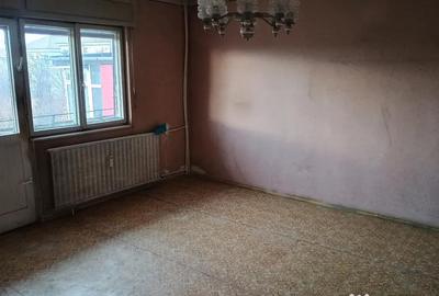 Apartament cu 3 camere decomandat în Rogerius