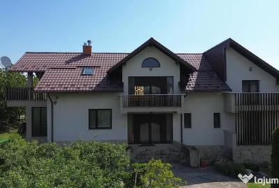 Casă cu 7 camere cu Canalizare în Ipotești - 11