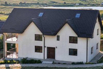 Casă cu 4 camere cu Teren 2700 Mp în Câmpenești - 3