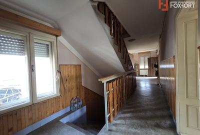 Casă individuală cu 7 camere cu Canalizare în UTA - 13